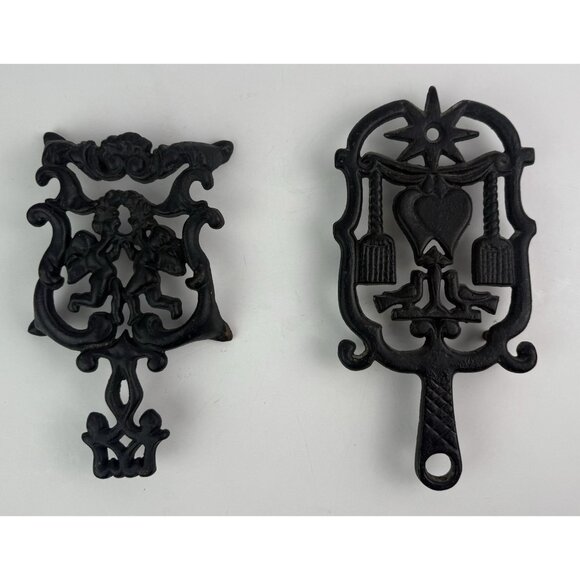 Vintage Wilton Cast Iron  Footed Trivets - Cherubs and‎ Birds Design - Set of 2 - Picture 1 of 8